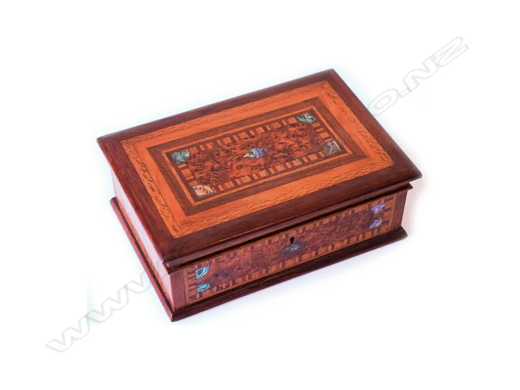 A good New Zealand inlaid woods box Image 1++