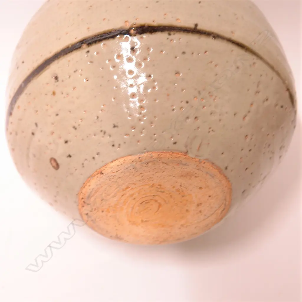 Len Castle ovoid vase Image 1++