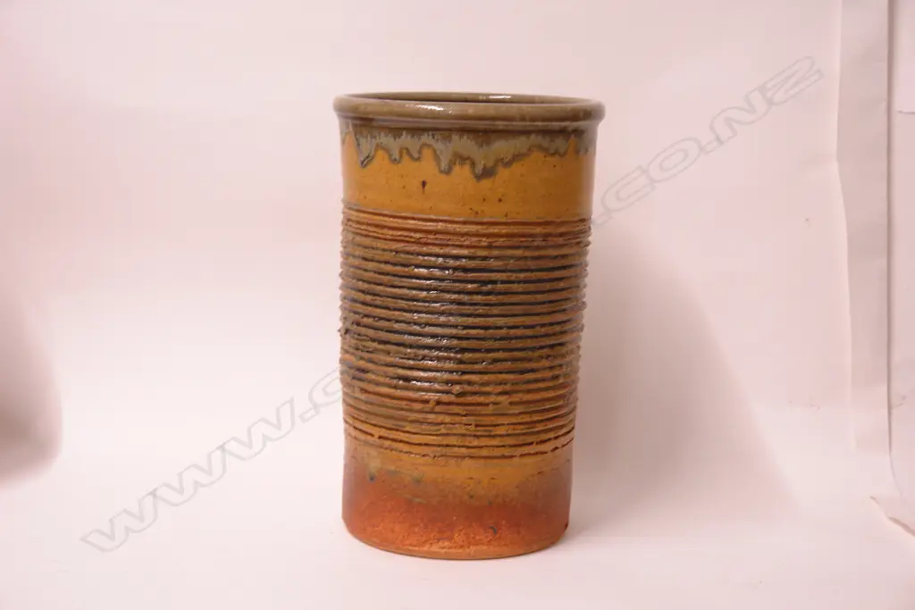 Len Castle large stoneware brush pot Image 1++