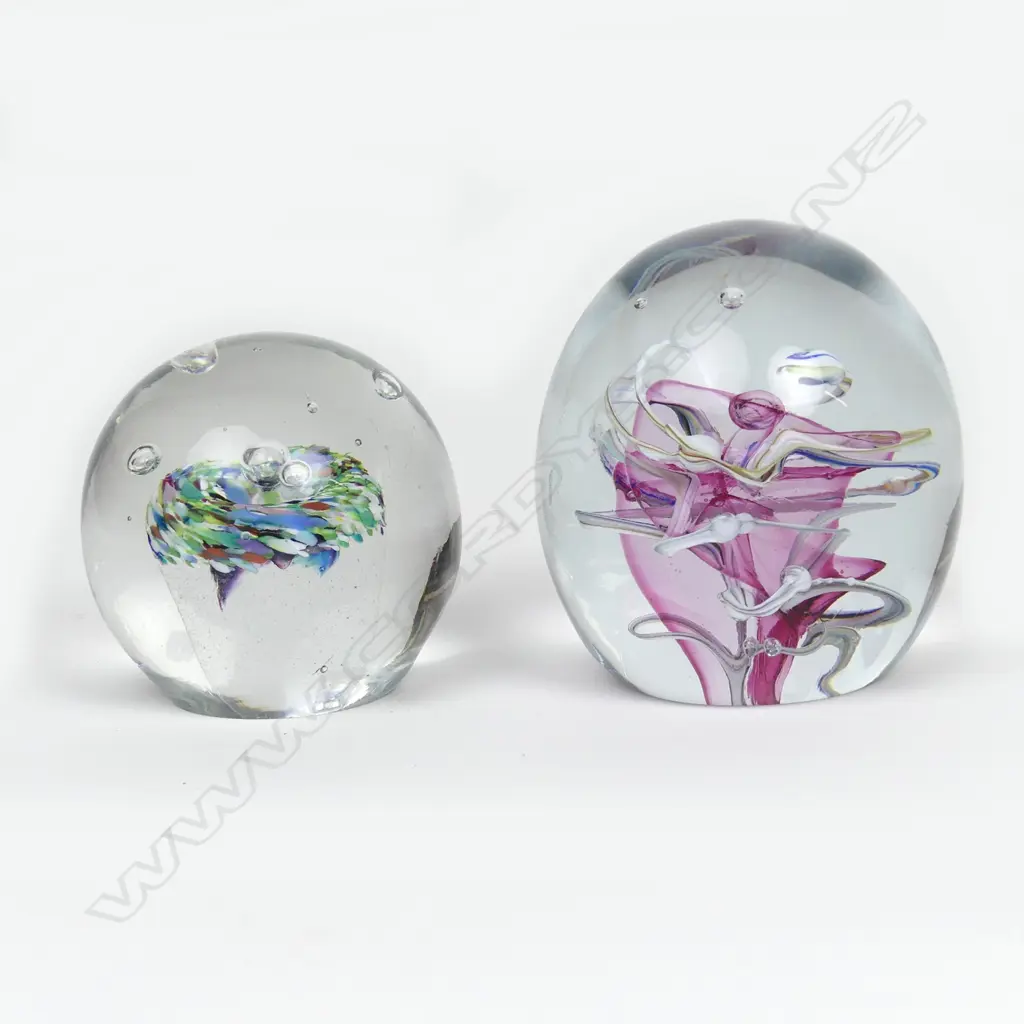 Peter Viesnik paperweight Image 1++