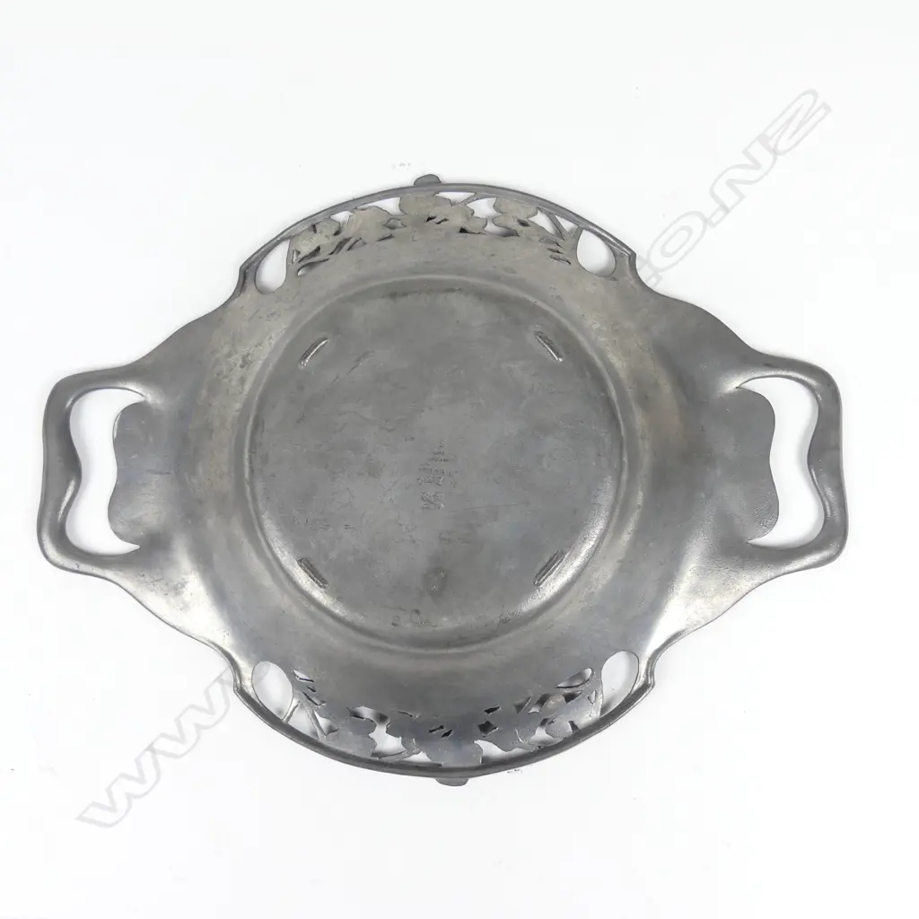 A Tudric pewter dish Image 1++