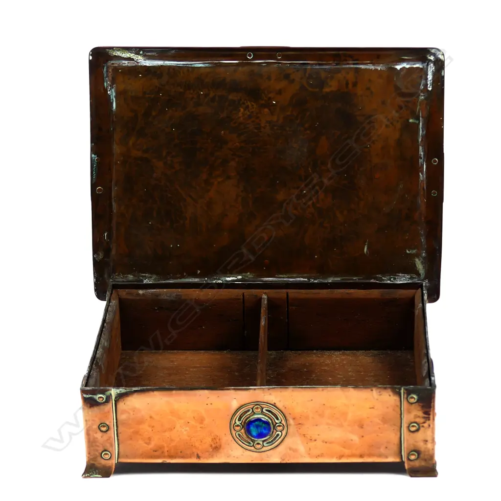 An Arts & Crafts hammer finish copper cigarette box Image 1++