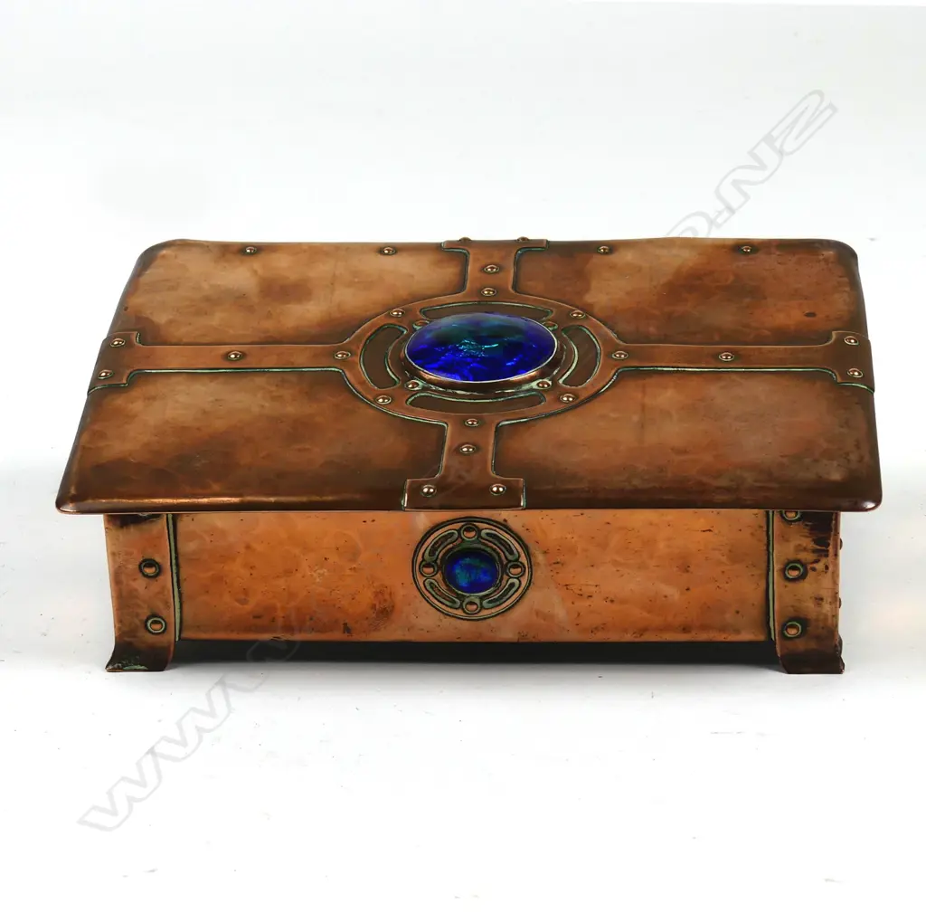 An Arts & Crafts hammer finish copper cigarette box Image 1++