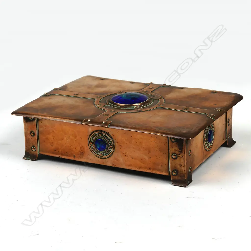 An Arts & Crafts hammer finish copper cigarette box Image 1++