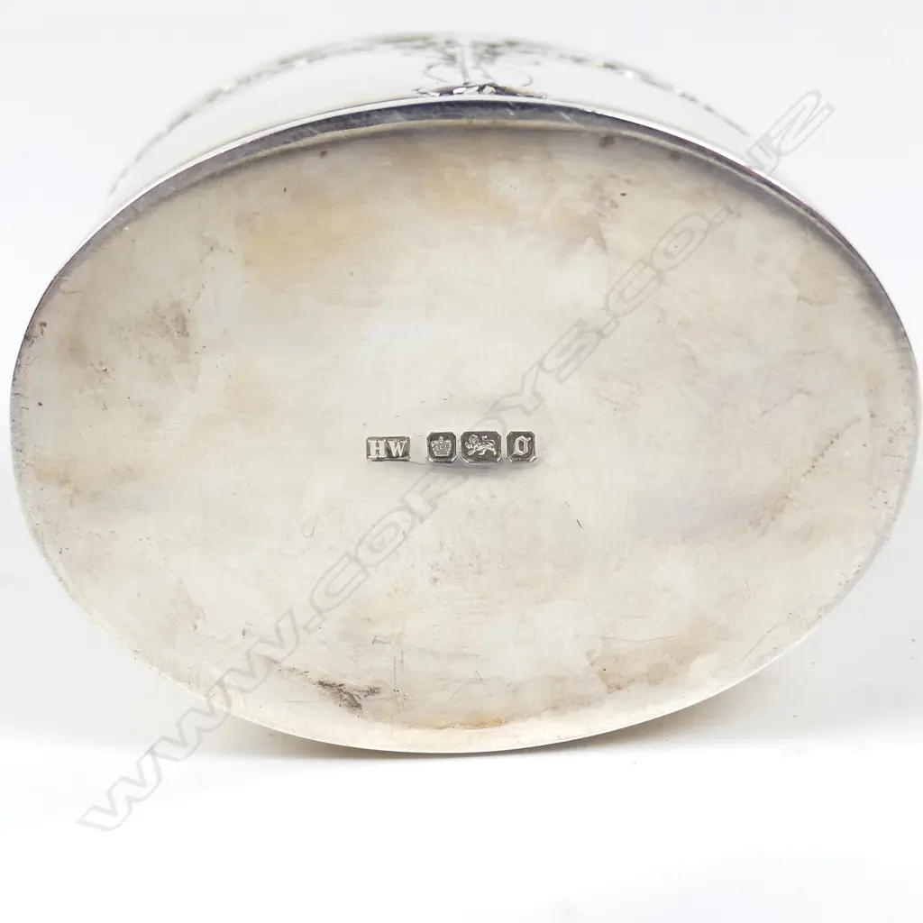 An Art Nouveau silver small tea caddy Image 1++