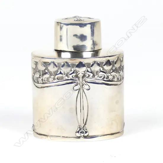 An Art Nouveau silver small tea caddy