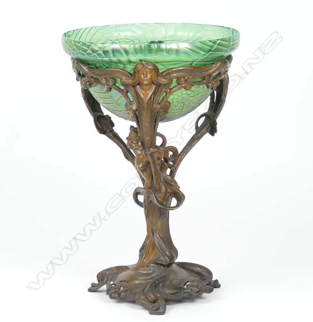 An Art Nouveau spelter centrepiece bowl Image 1++