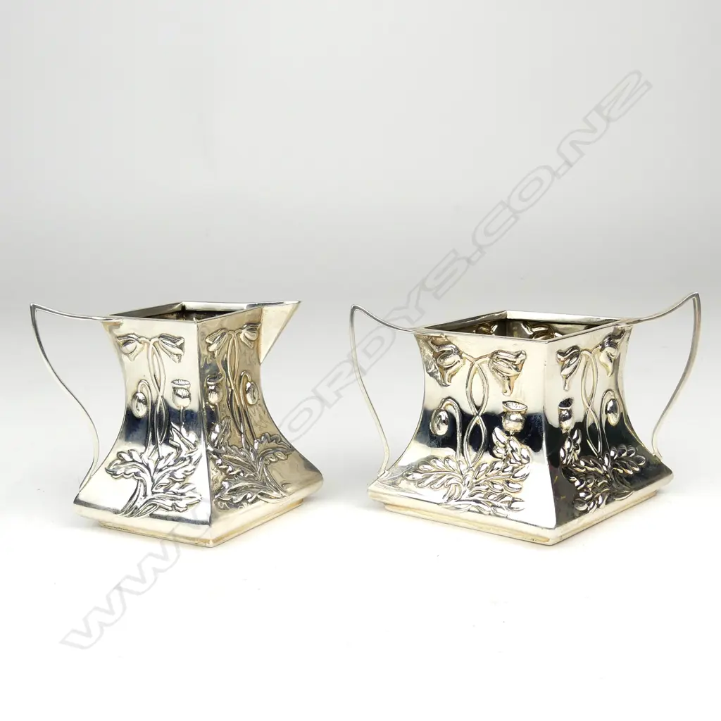 An Art Nouveau silver small creamer and sugar Image 1++