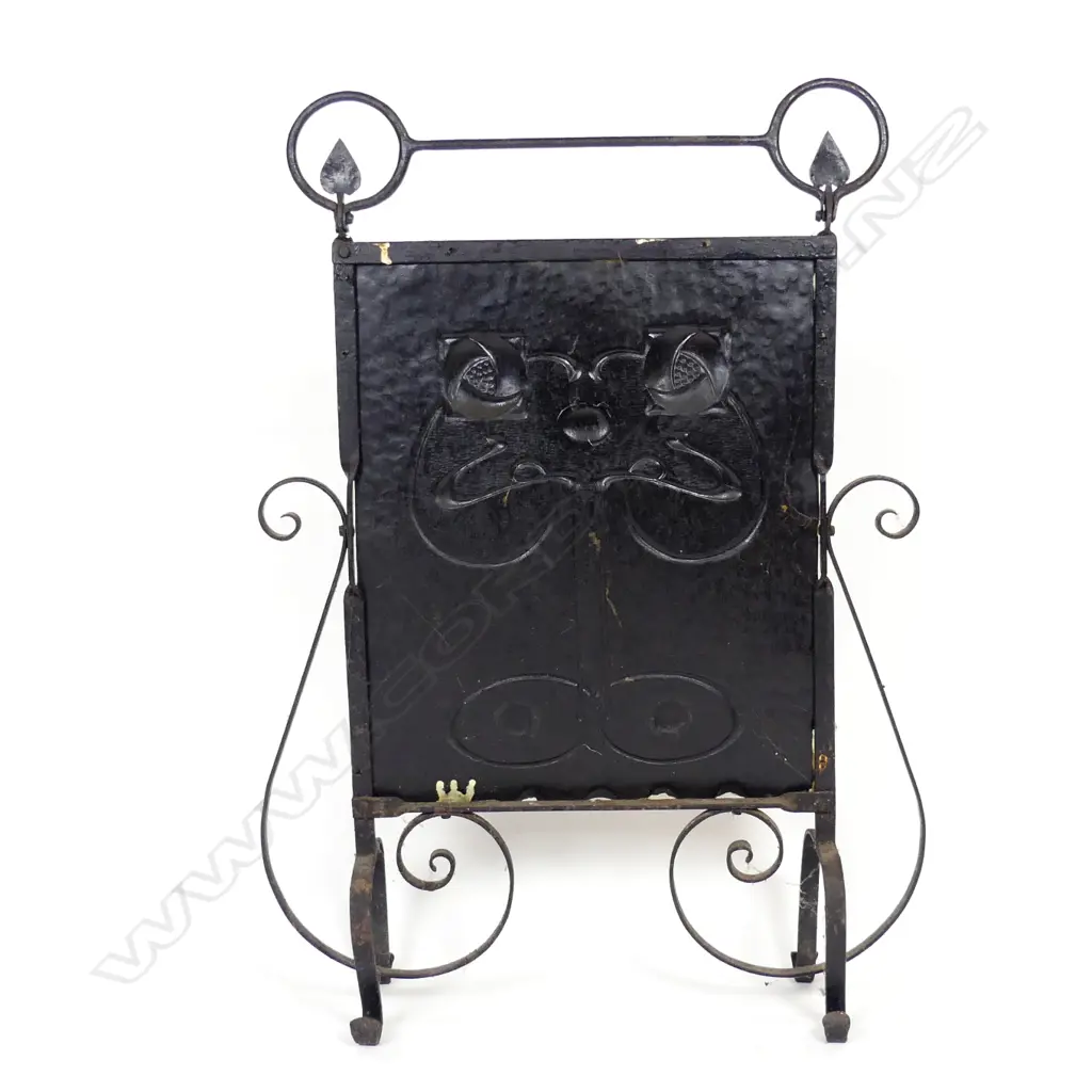 An Arts & Crafts wrought iron and copper fire screen Image 1++