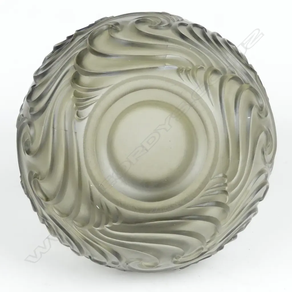 An Art Deco glass vase Image 1++
