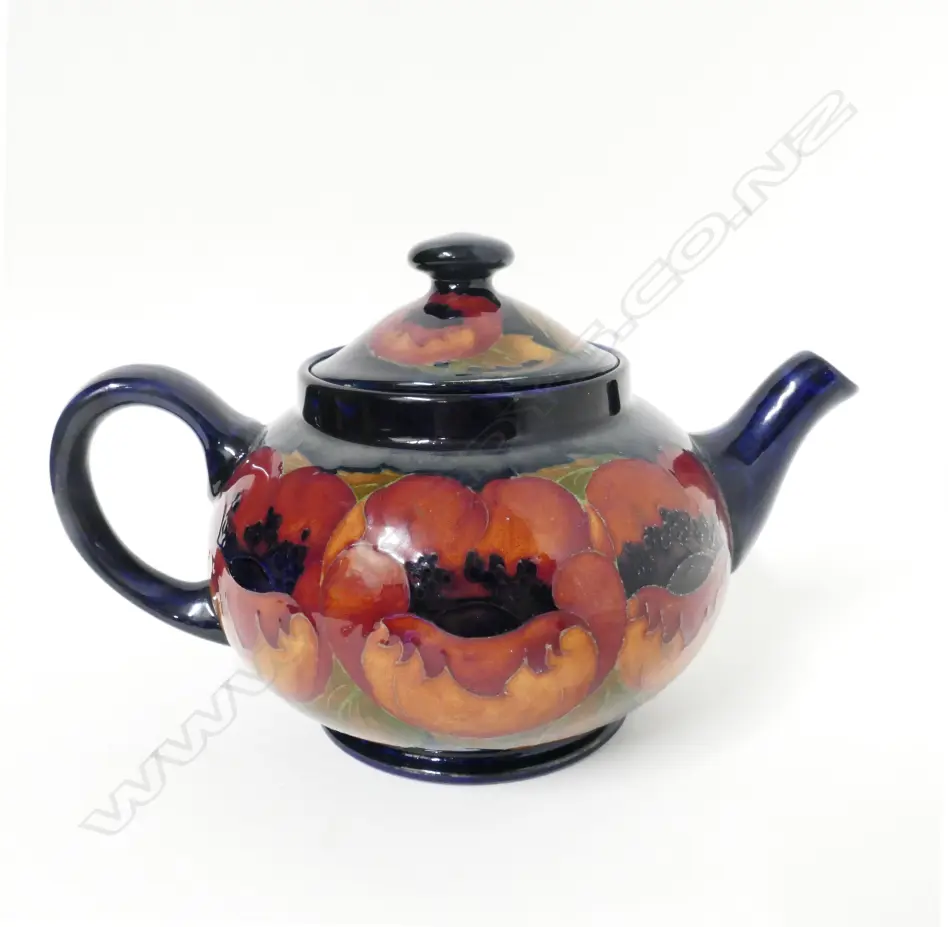 A rare William Moorcroft 'Poppy' teapot Image 1++