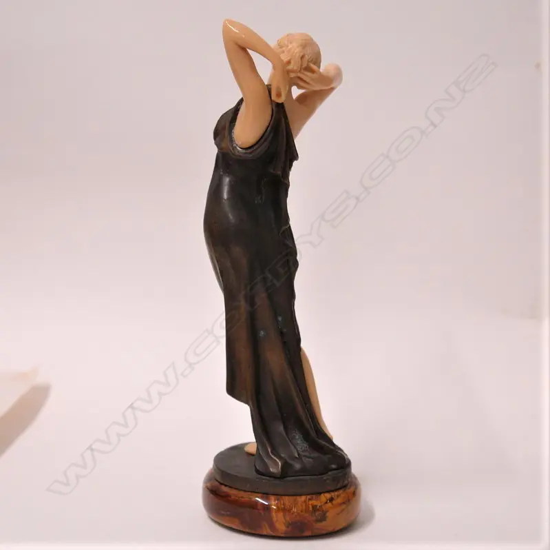A Ferdinand Preiss style Art Deco figurine Image 1++