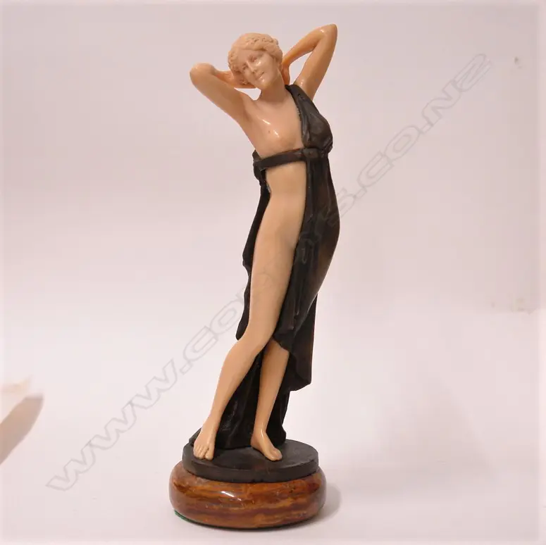 A Ferdinand Preiss style Art Deco figurine Image 1++