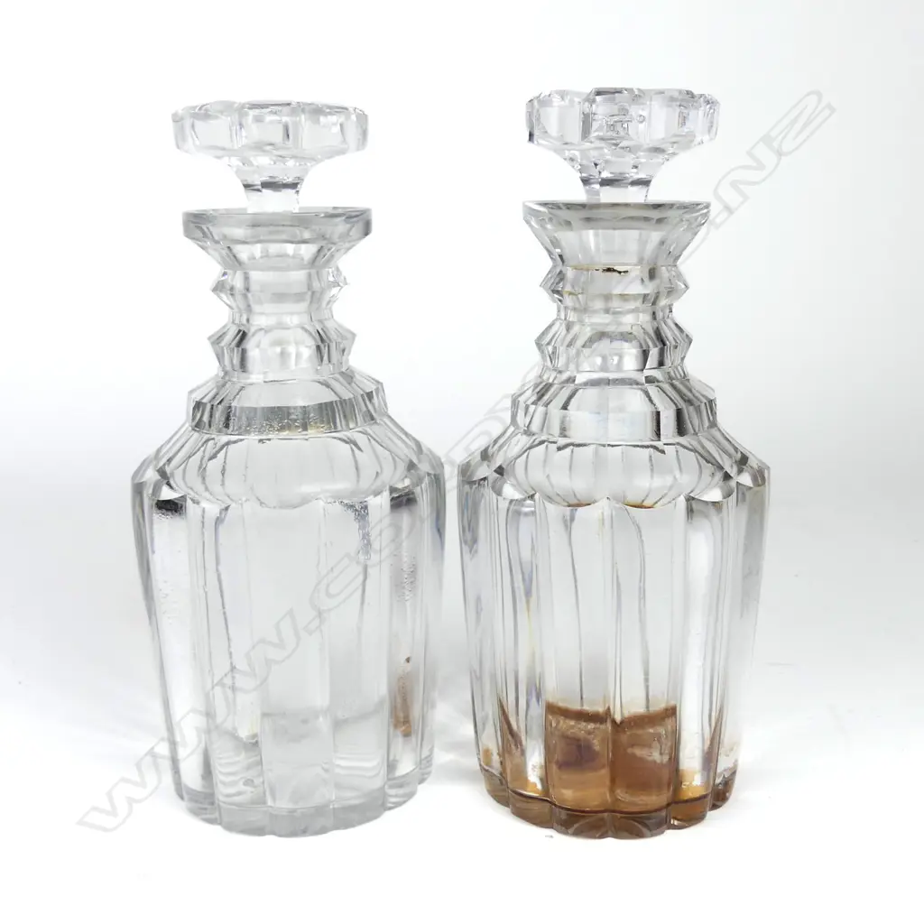A pair of Georgian cut crystal decanters Image 1++