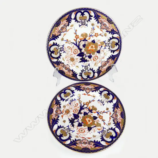 A pair of Regency Derby cabinet plates