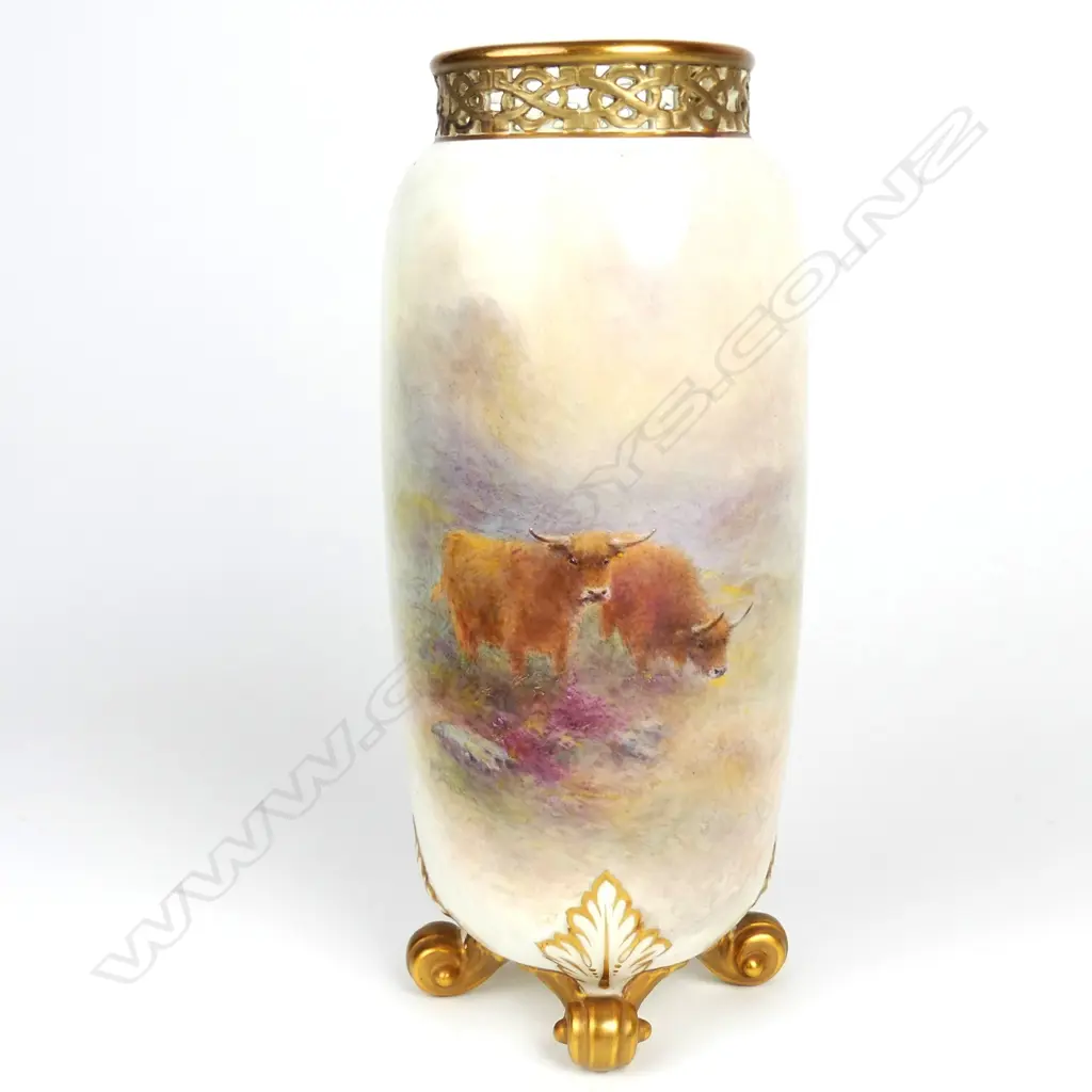 A mid-20thC Royal Worcester Highland Cattle vase by Harry Stinton Image 1++