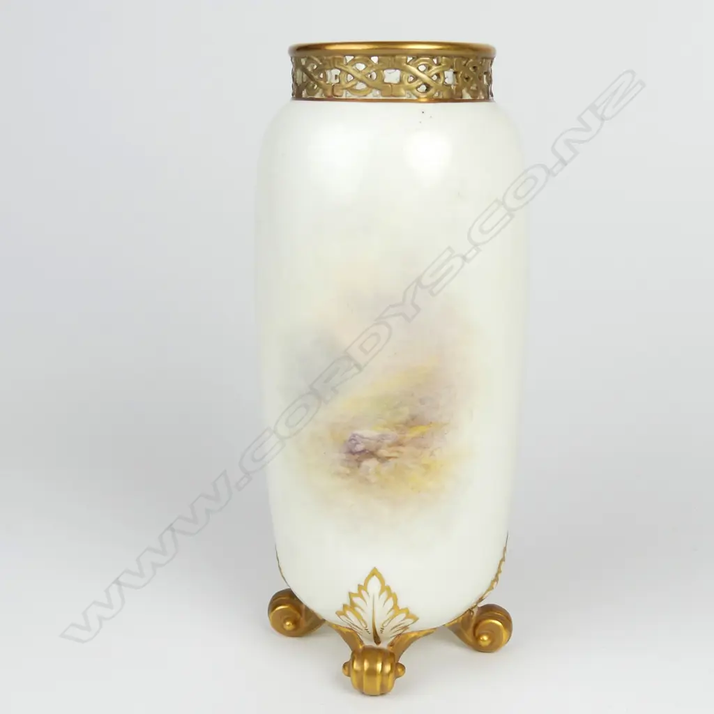 A mid-20thC Royal Worcester Highland Cattle vase by Harry Stinton Image 1++