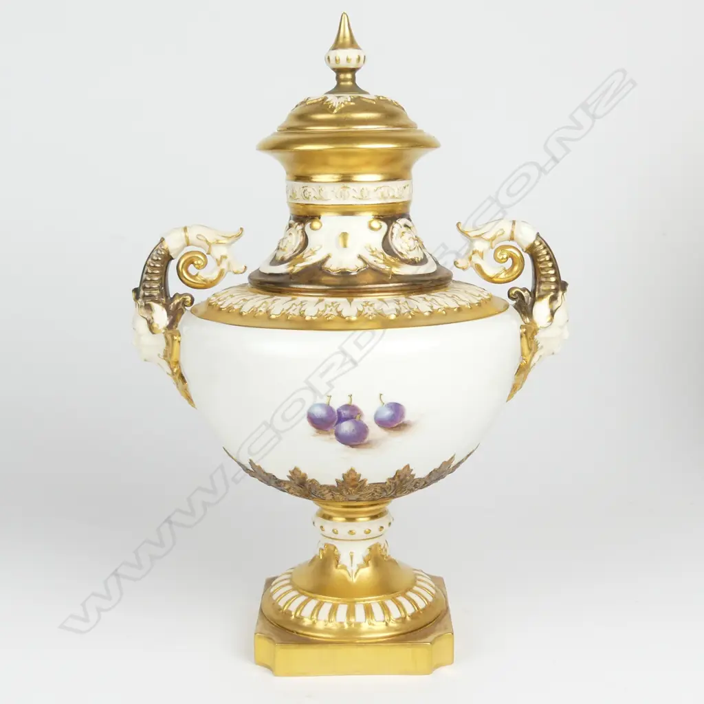 A Royal Worcester Freeman lidded urn Image 1++