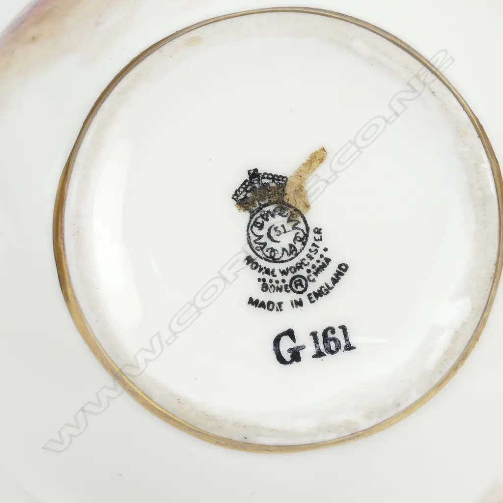 A small Royal Worcester vase Image 1++