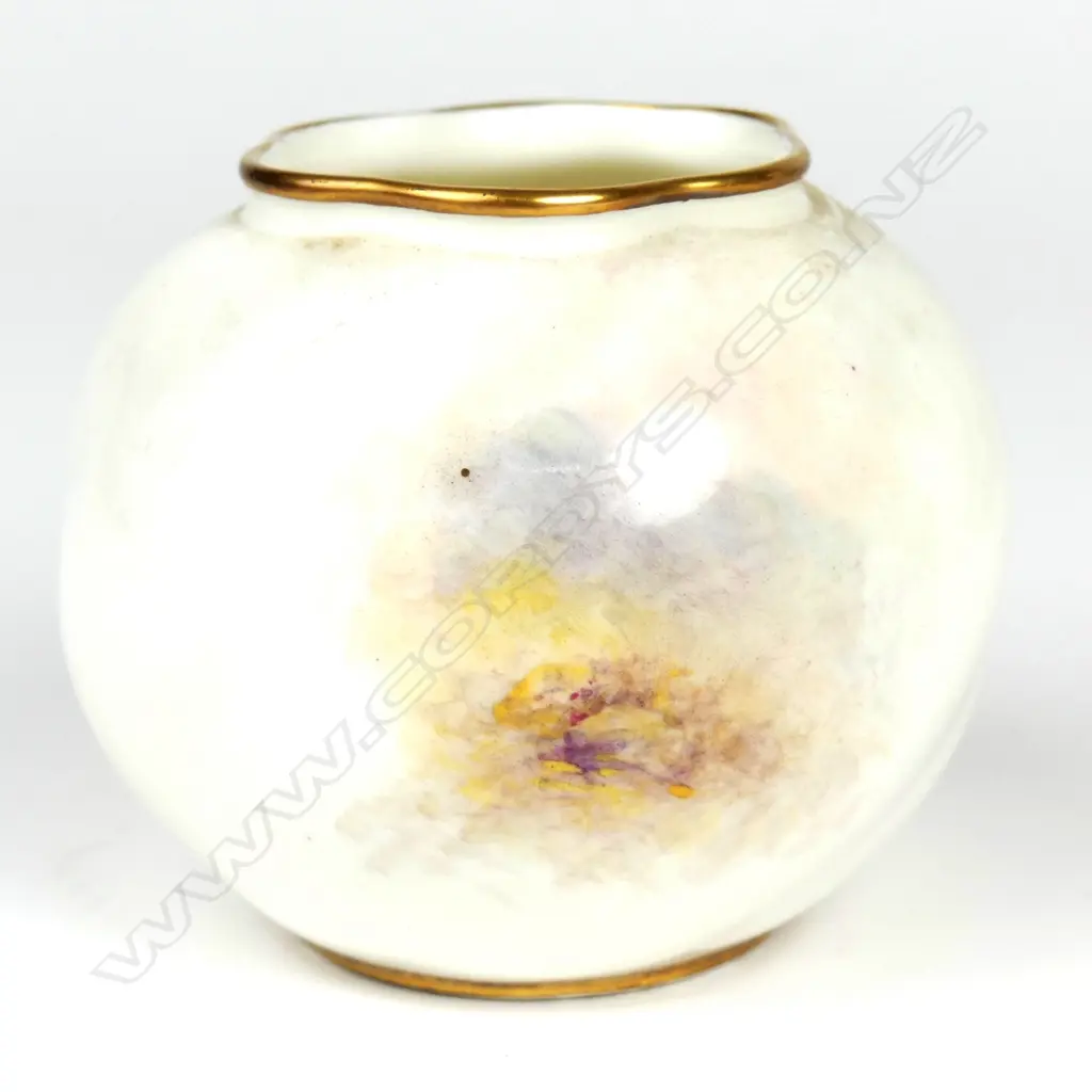 A small Royal Worcester vase Image 1++