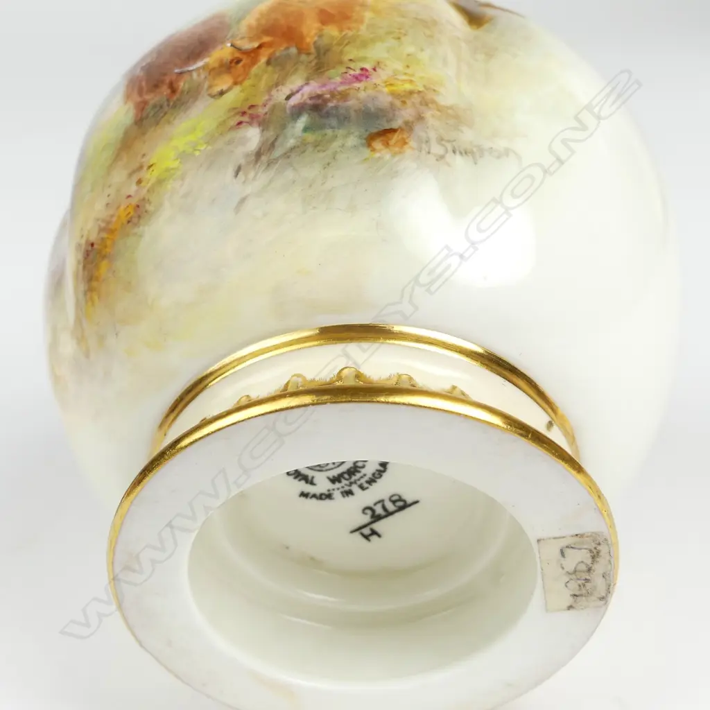 A Royal Worcester potpourri vase and cover painted by Harry Stinton Image 1++