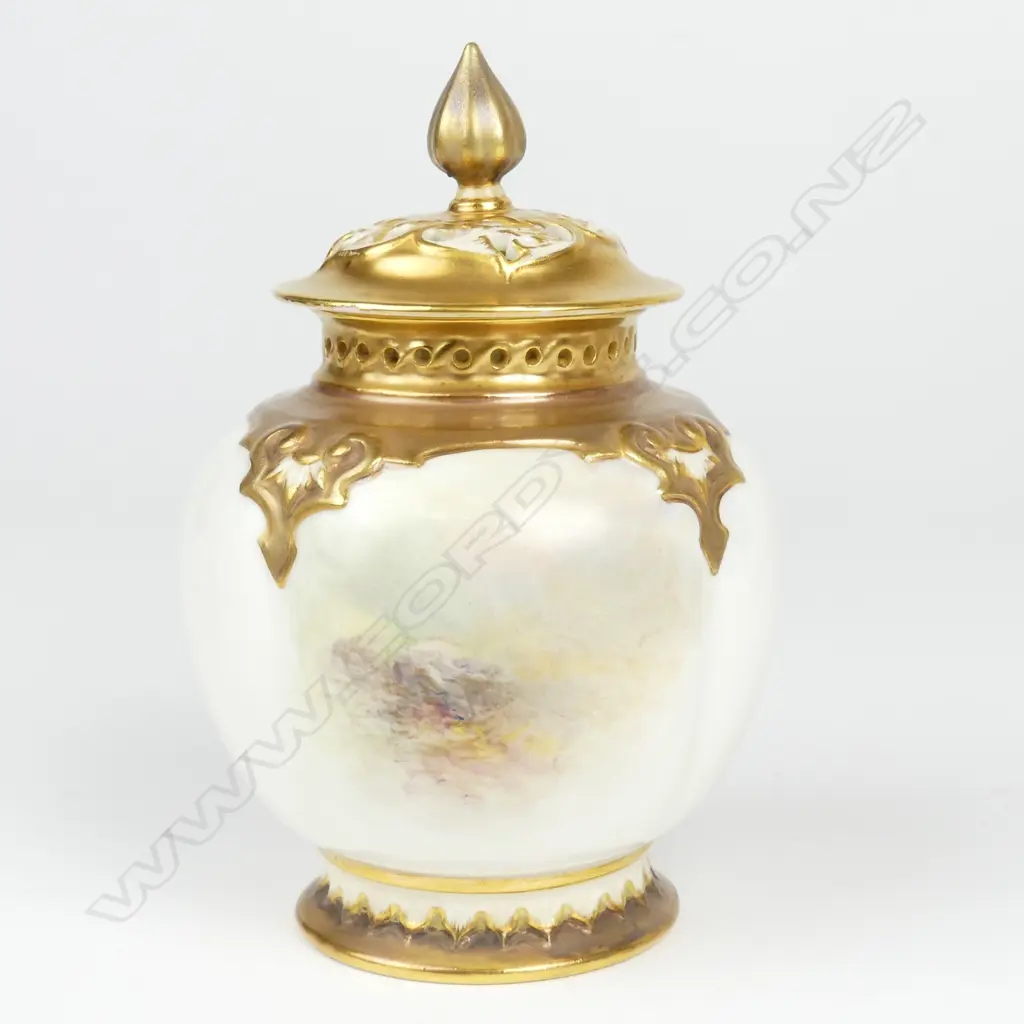 A Royal Worcester potpourri vase and cover painted by Harry Stinton Image 1++