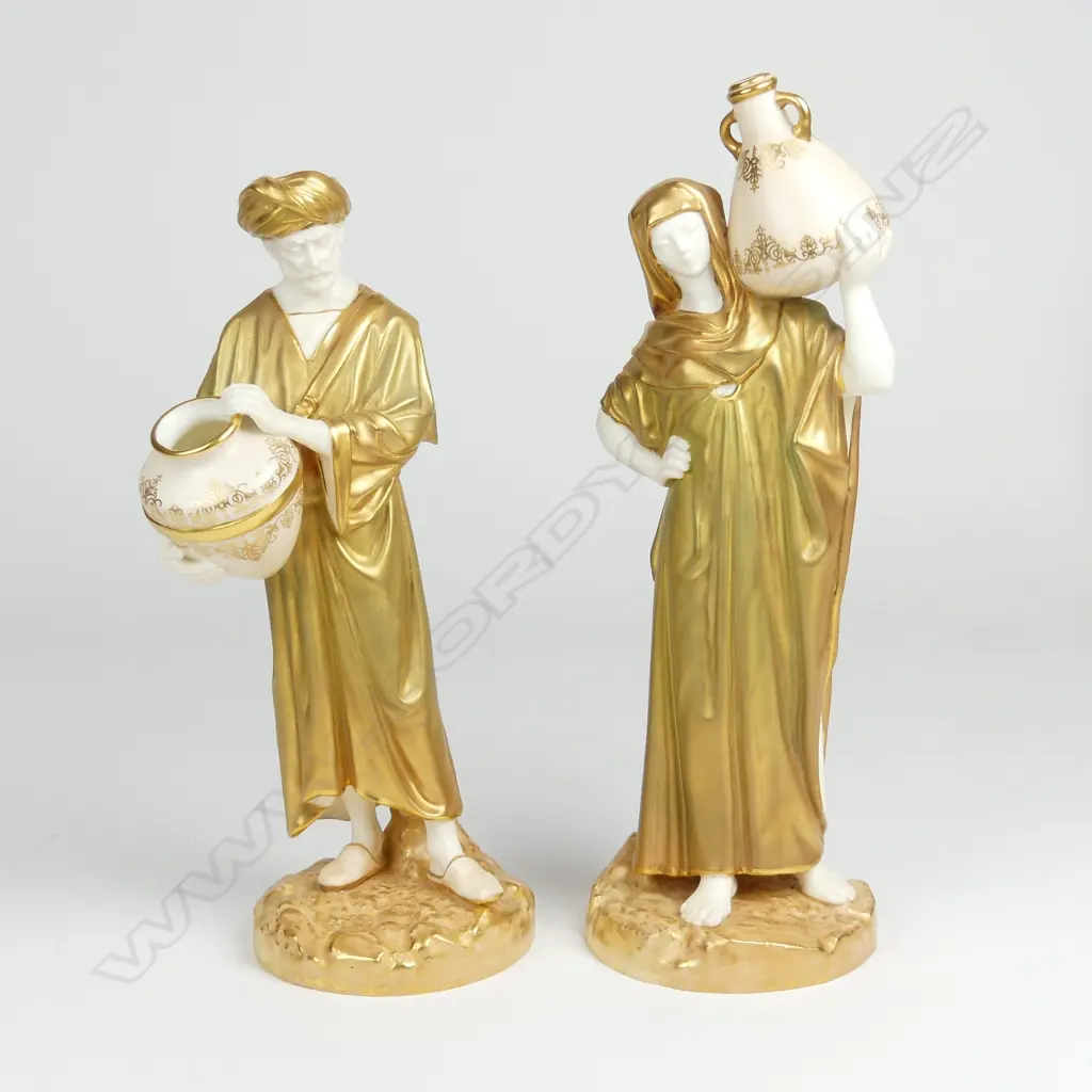 A pair of Royal Worcester figurines Image 1++