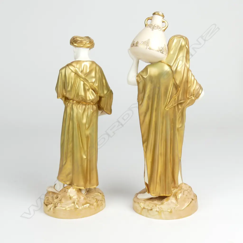 A pair of Royal Worcester figurines Image 1++