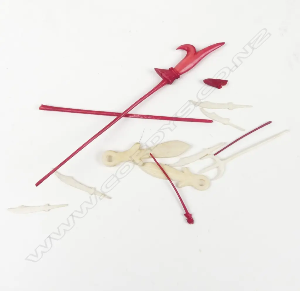 A Chinese antique ivory chess set Image 1++