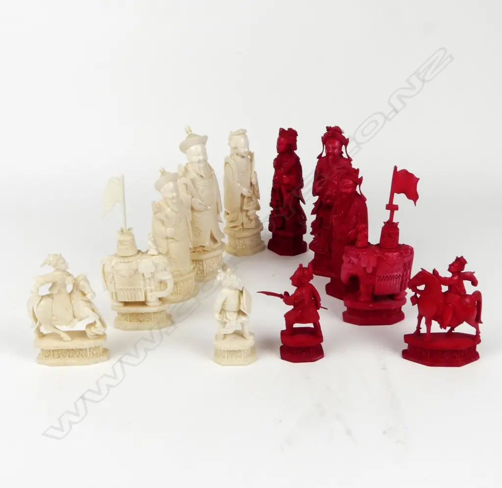 A Chinese antique ivory chess set Image 1++