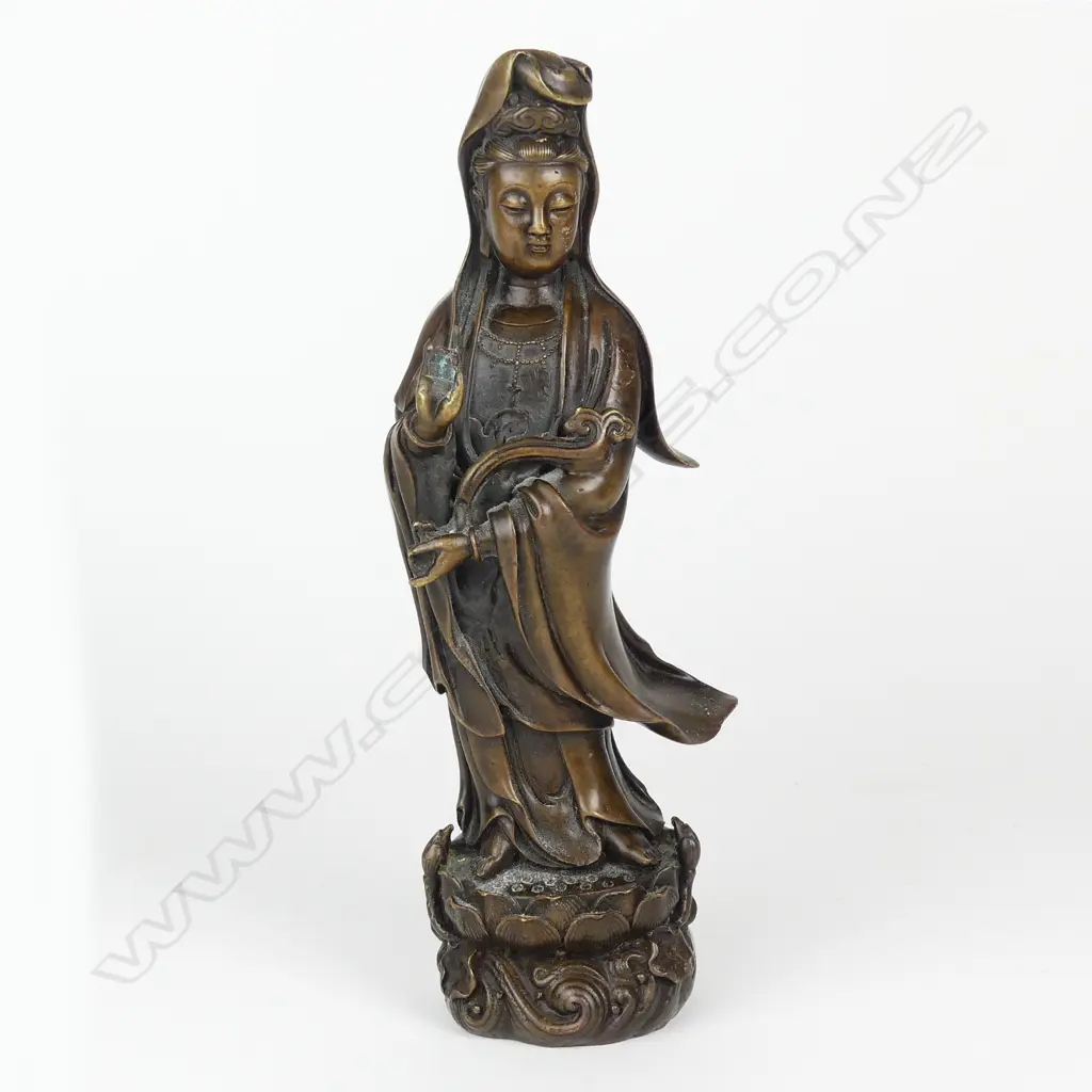A heavy bronze figure of Guanyin Image 1++