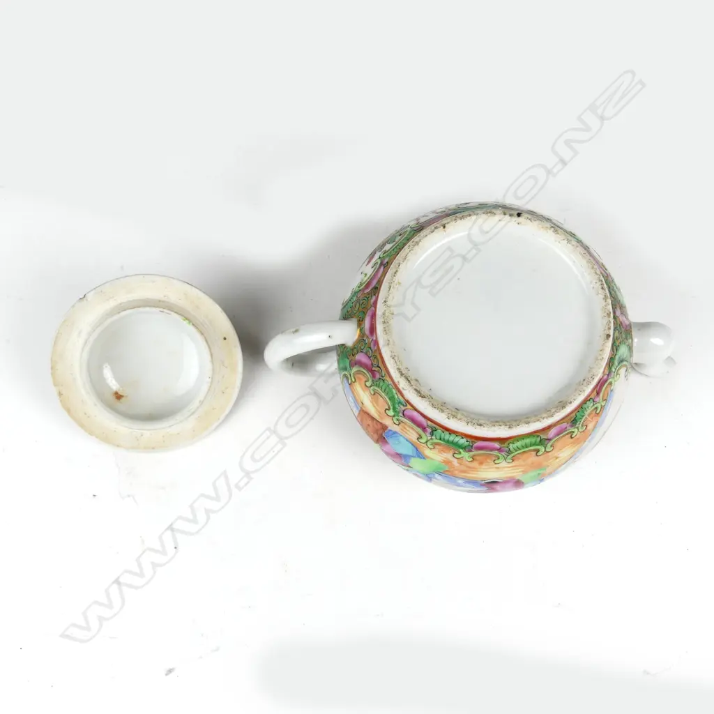 A c.1900 famille rose small teapot Image 1++