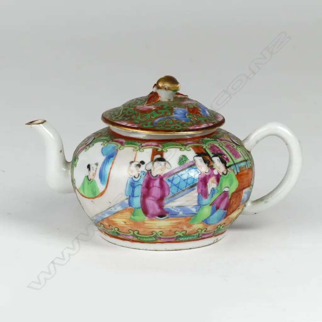 A c.1900 famille rose small teapot Image 1++