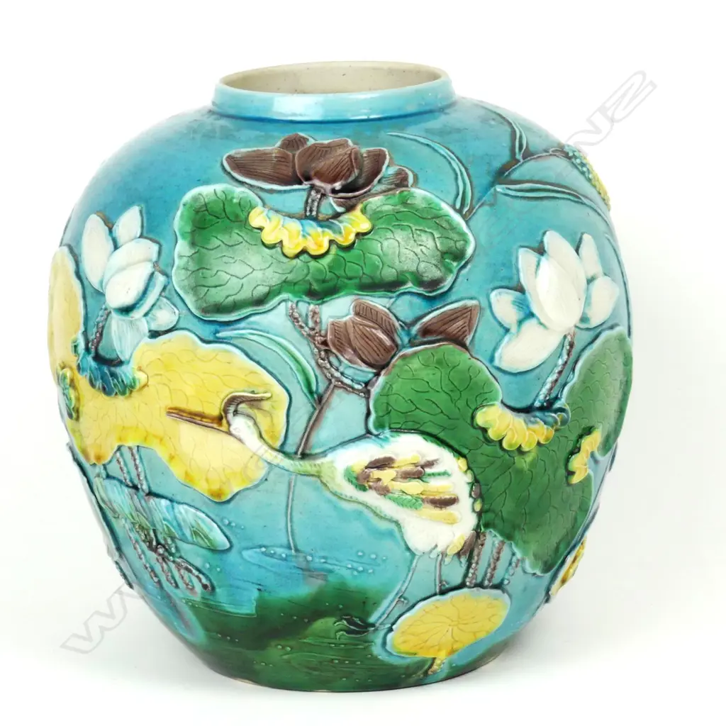 A Chinese ginger jar Image 1++