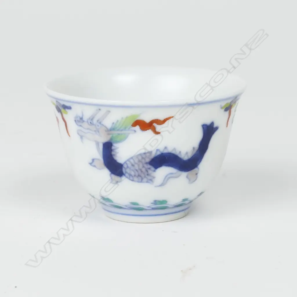A Chinese miniature porcelain wine cup Image 1++