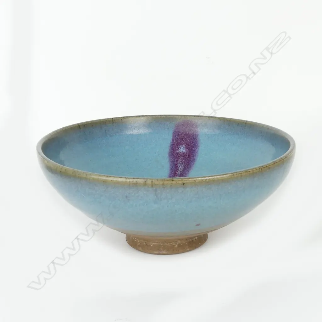 A Chinese Junyao glazed bowl Image 1++