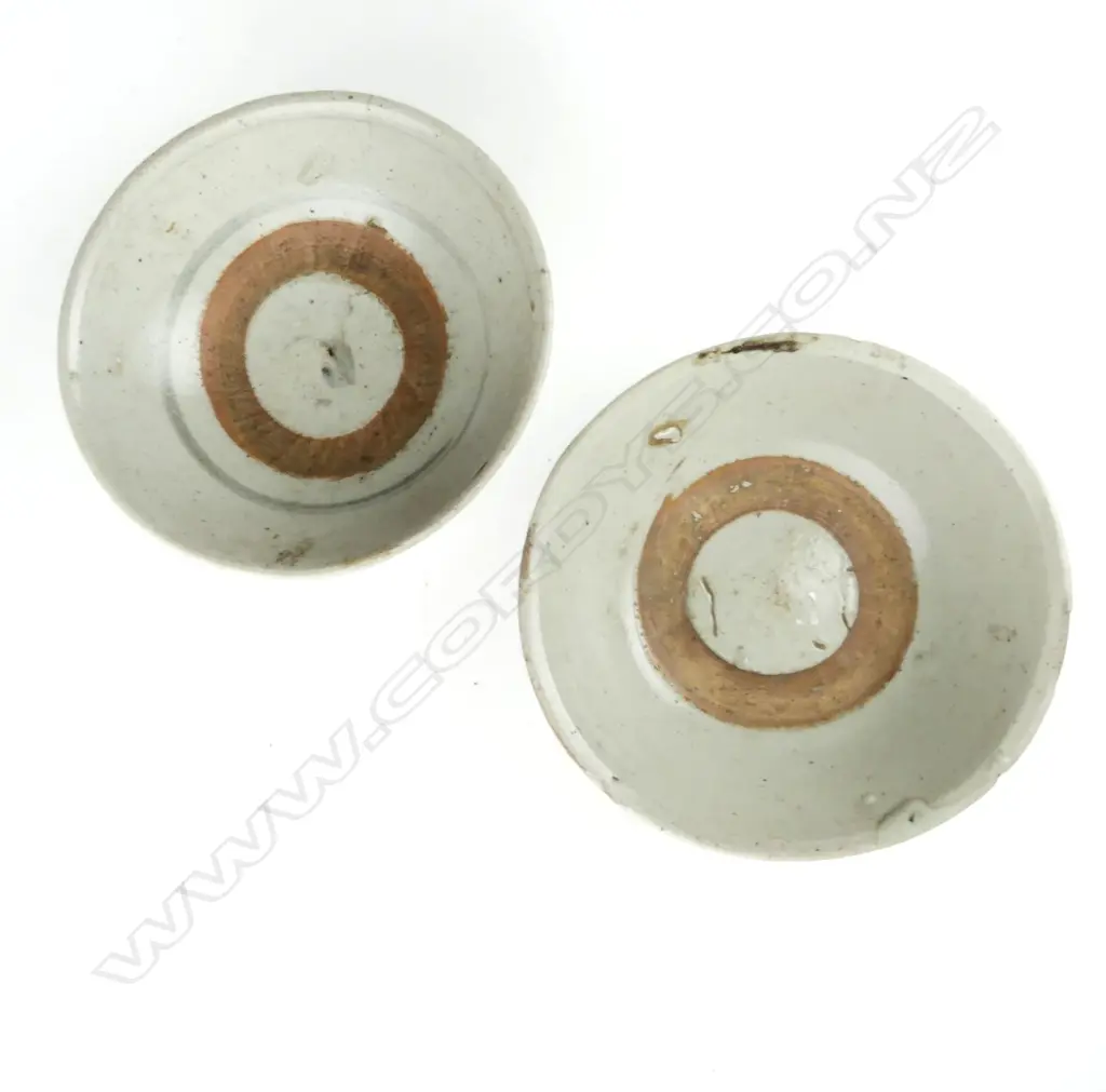 Two Chinese small ceramic bowls Image 1++