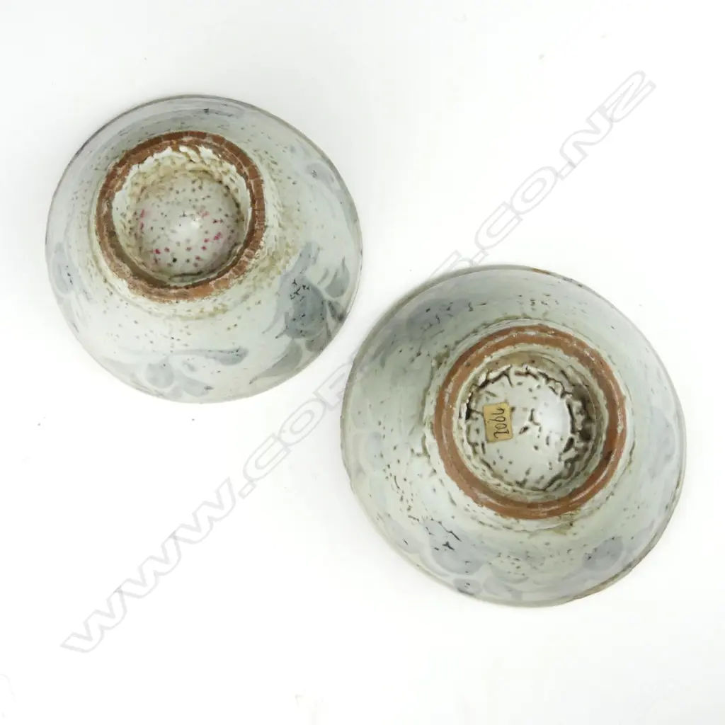 Two Chinese small ceramic bowls Image 1++