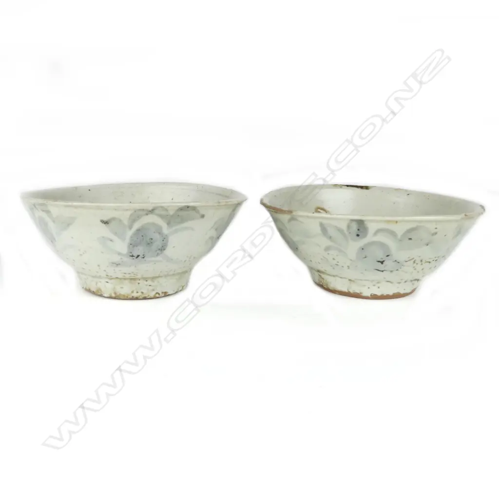 Two Chinese small ceramic bowls Image 1++