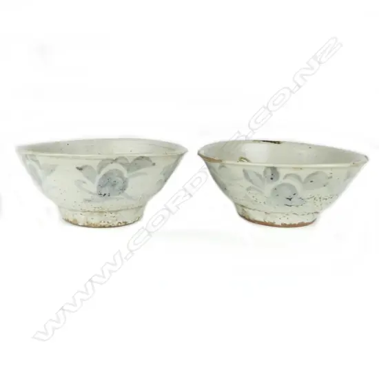 Two Chinese small ceramic bowls