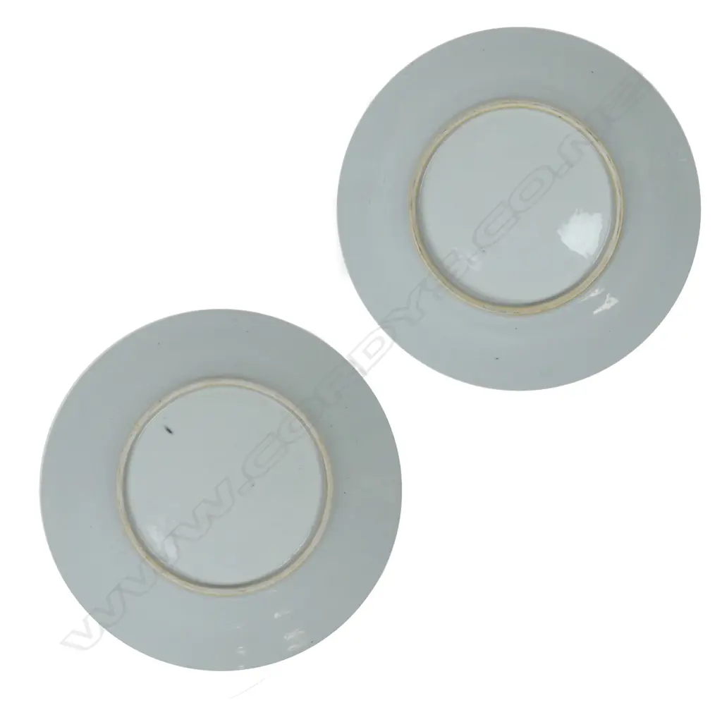 A pair of Chinese porcelain dishes Image 1++