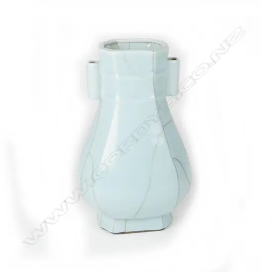 A Chinese arrow vase