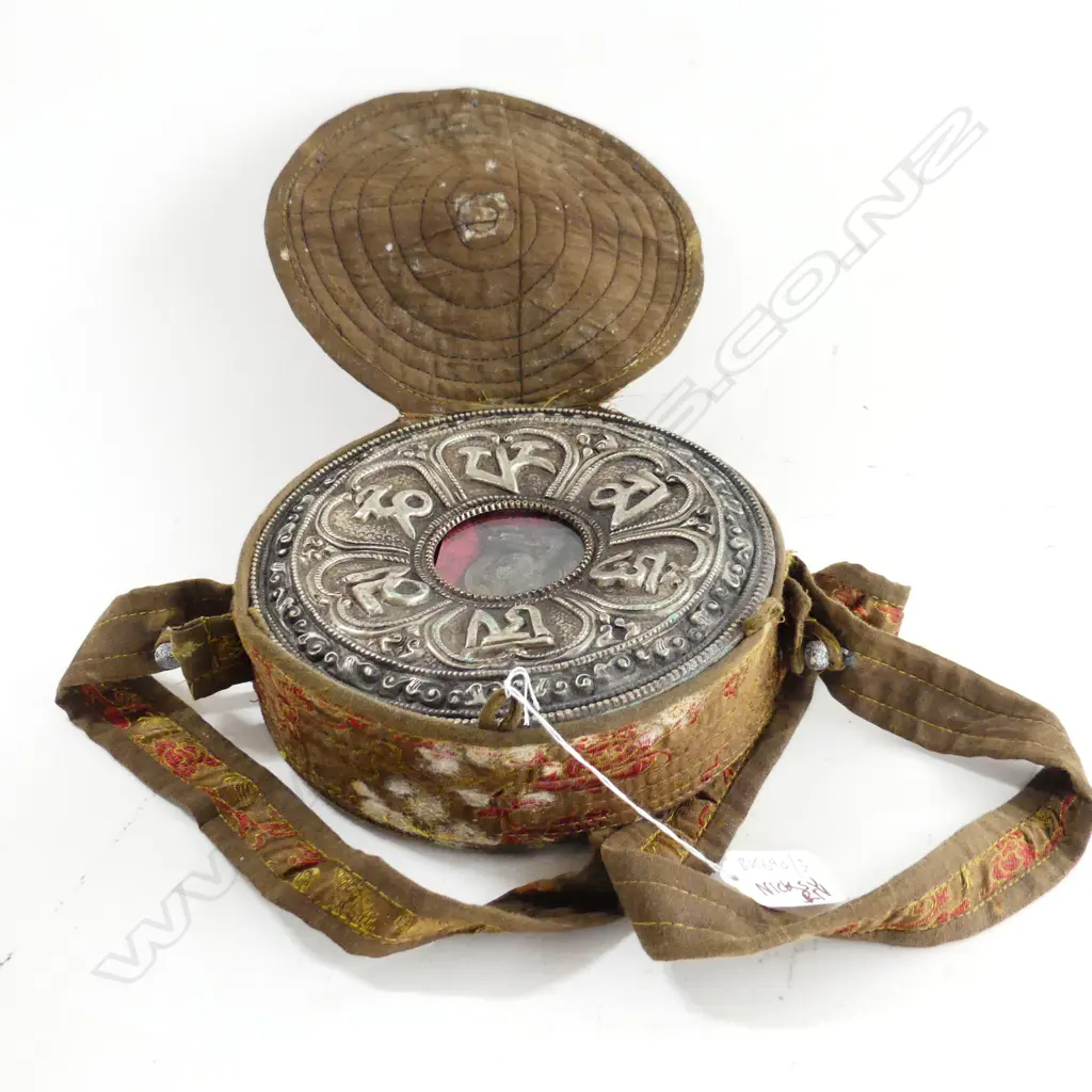 A Tibetan portable Buddhist shrine (gau) Image 1++