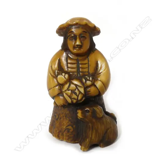 A Japanese ivory netsuke