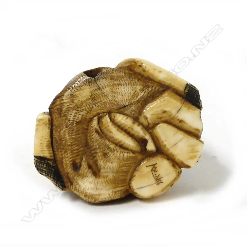 A Japanese ivory netsuke Image 1++