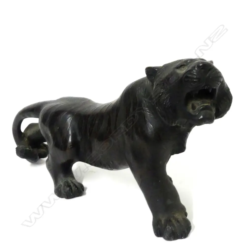 A Japanese Meiji period bronze of a tiger Image 1++