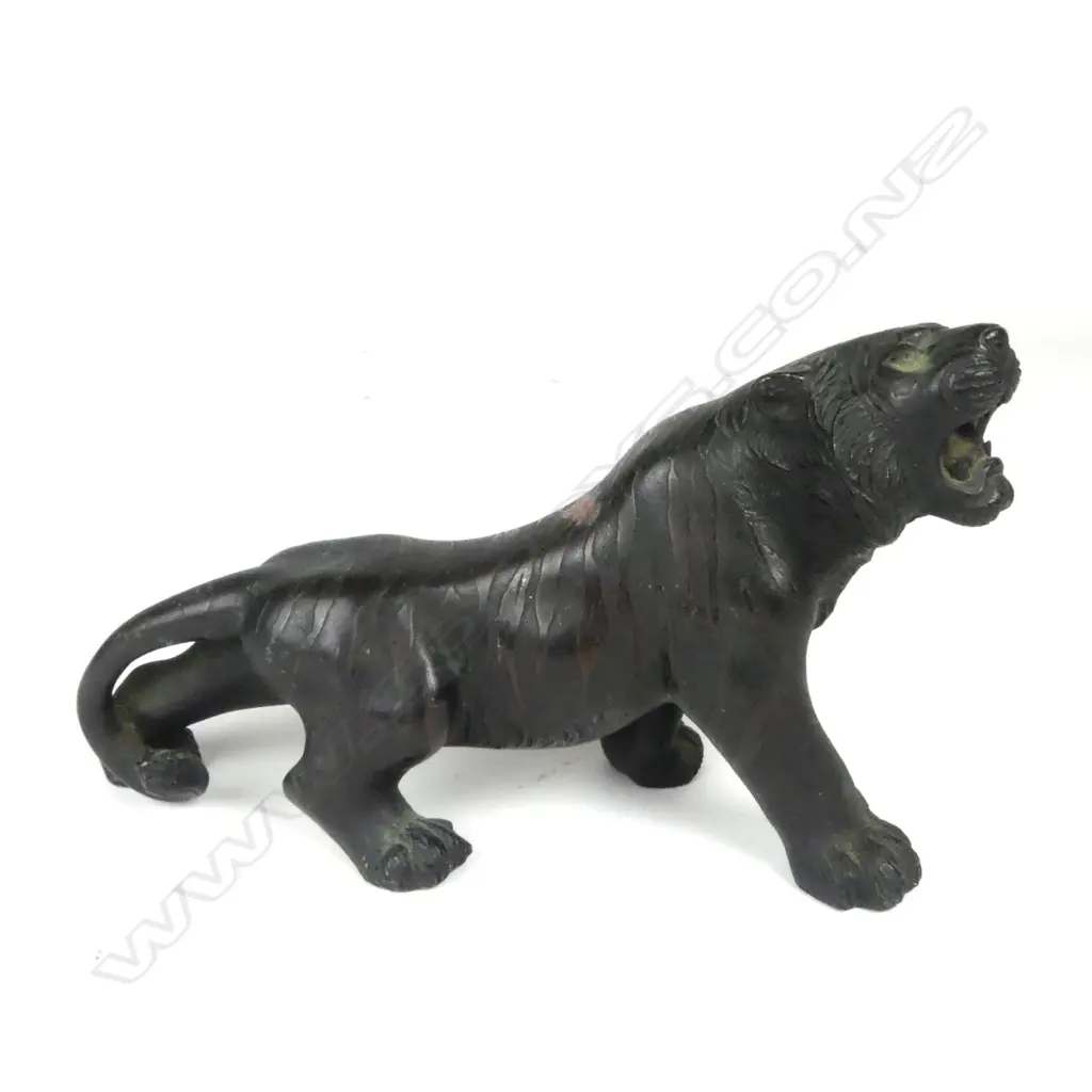 A Japanese Meiji period bronze of a tiger Image 1++