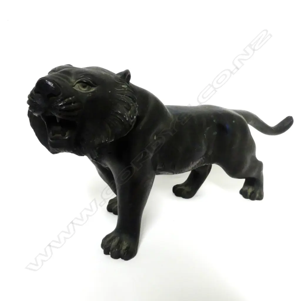 A Japanese Meiji period bronze of a tiger Image 1++