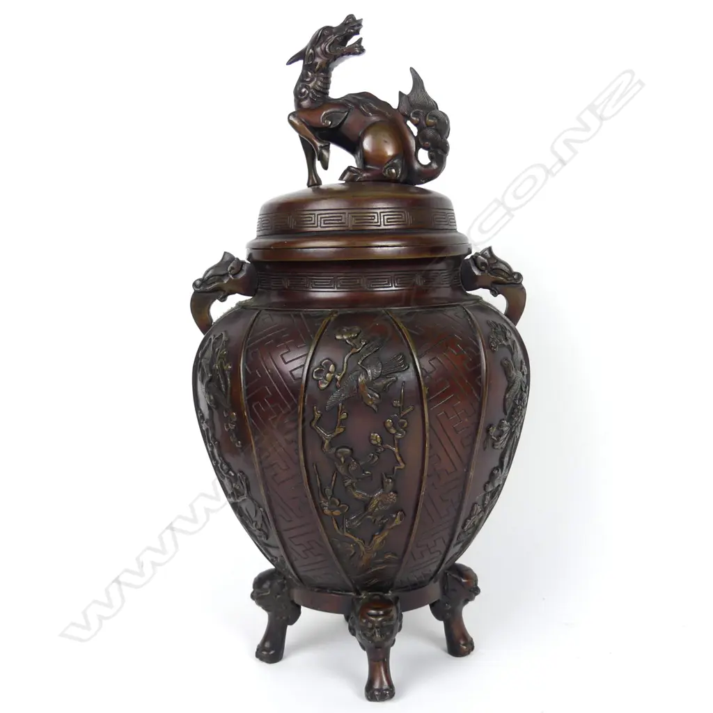 A Japanese Meiji period bronze censer Image 1++