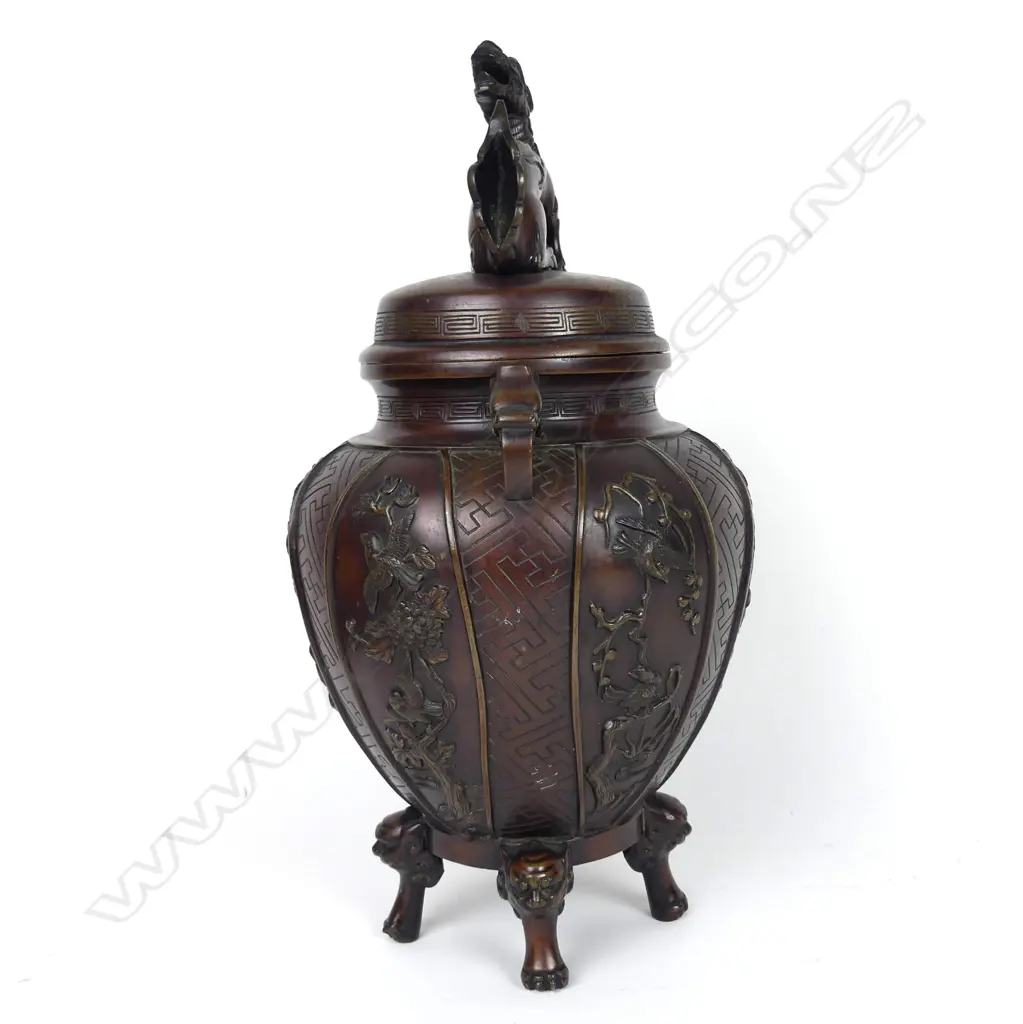 A Japanese Meiji period bronze censer Image 1++